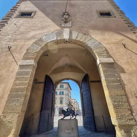 Tuscany Old Town 아파트